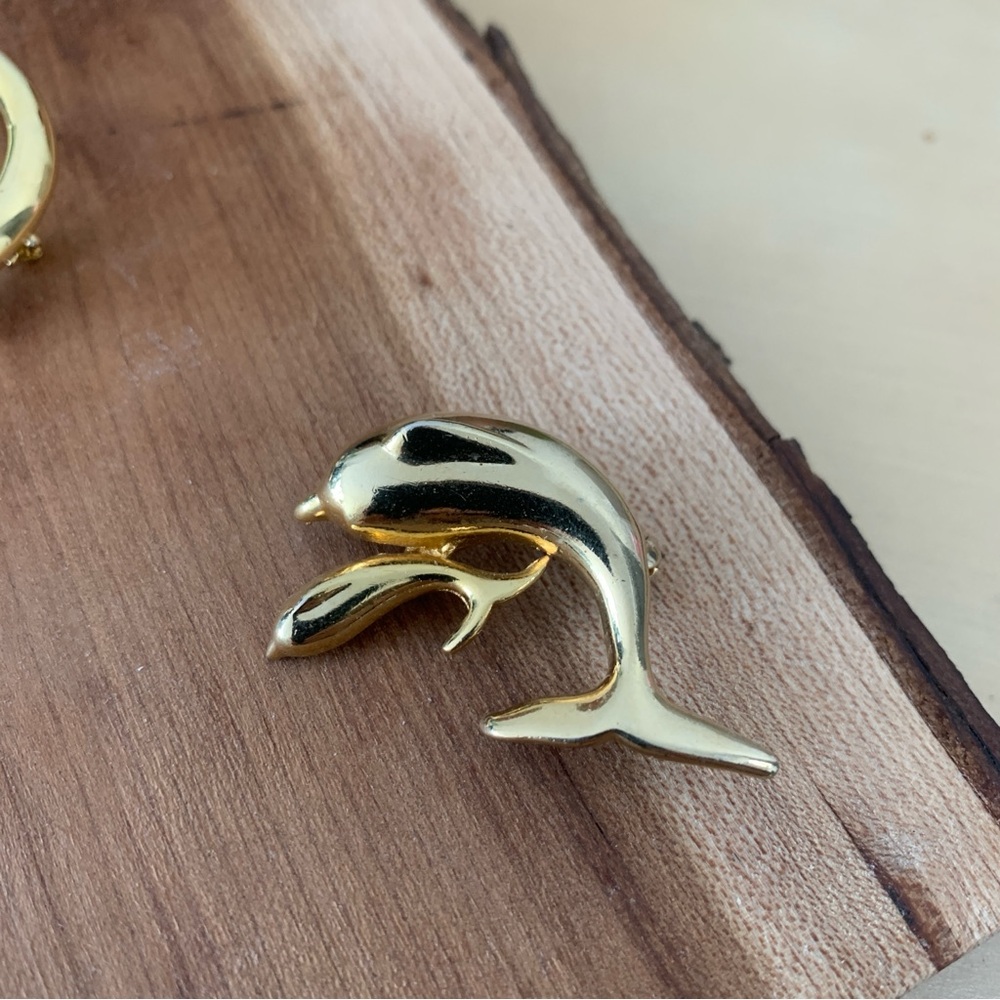 Vintage Dolphin Brooch Pin